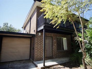 Bright and Airy Townhouse Great Location
