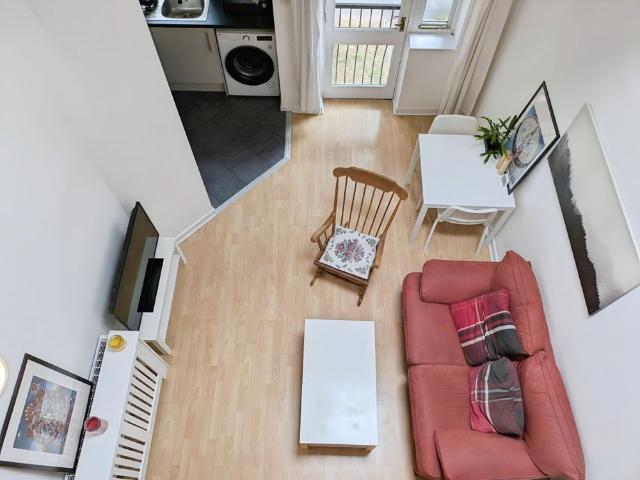 Bright and airy three bedroom flat in the heart of the Moseley Village