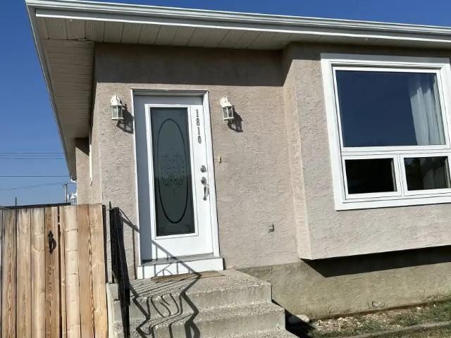 Bright and beautiful 4 bedroom home in Delburne