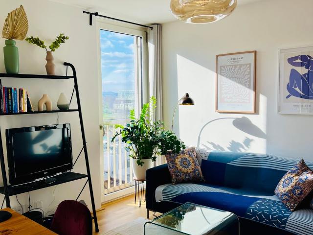 Bright and Beautiful, Vienna Amsterdam Apartments for Rent