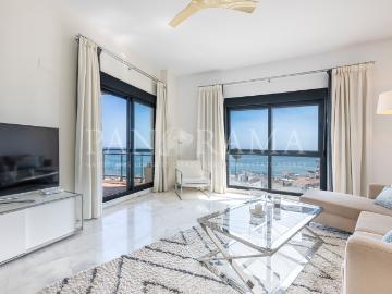Bright and beautifully presented apartment with panoramic sea views in Cosmo Beach