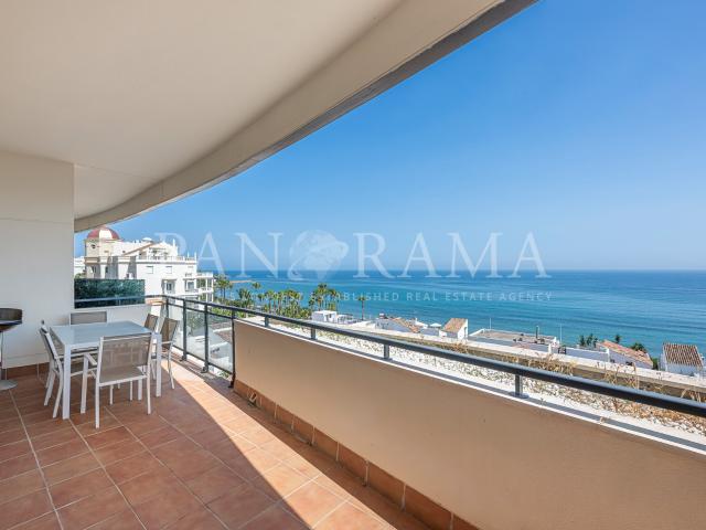Bright and beautifully presented apartment with panoramic sea views in Cosmo Beach