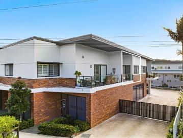 Bright and Breezy One Bedder in Small Boutique Building