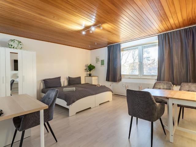 Bright and Central 4 Bedroom Apartment Close to the Technical University of Braunschweig, Braunschweig Amsterdam Apartments for Rent
