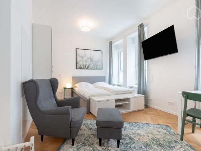 Bright and comfortable studio in the middle of Cologne Belgisches Viertel, Koln Amsterdam Apartments for Rent