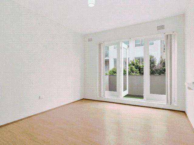 Bright and Convenient 2 Bedroom Apartment with Balcony!
