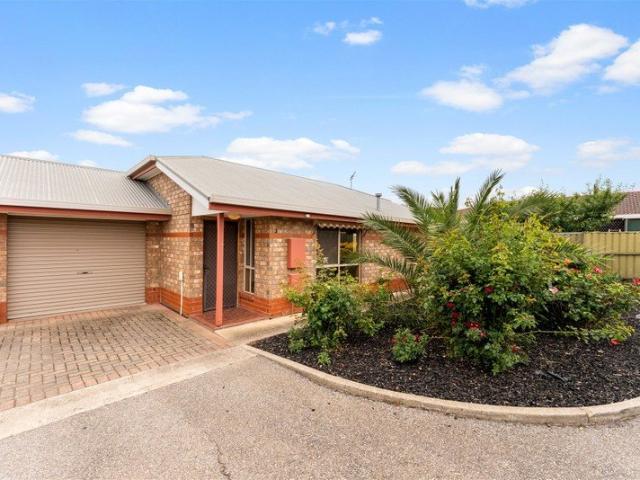 Bright and convenient detached villa unit