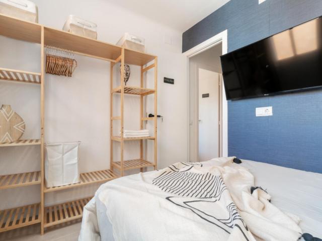 Bright and cosy double bedroom in El Carmel