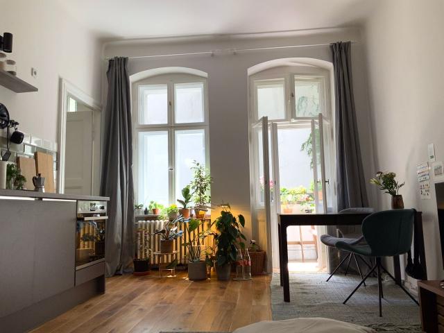 Bright and cozy apartment with balcony in Weserstraße close to the canal, Berlin Amsterdam Apartments for Rent