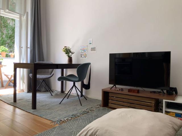 Bright and cozy apartment with balcony in Weserstraße close to the canal, Berlin Amsterdam Apartments for Rent
