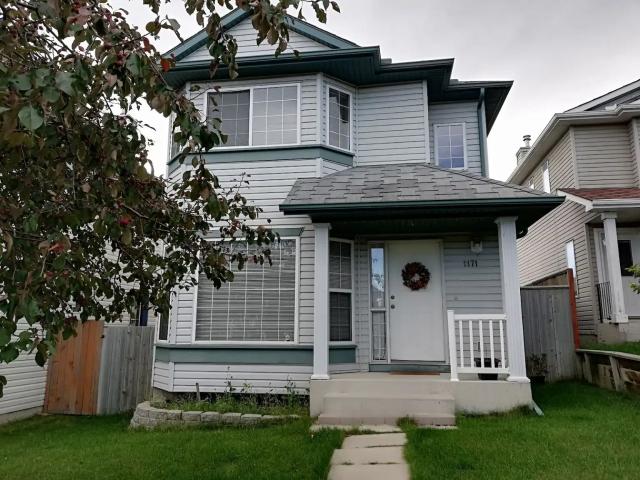 bright and cozy house, a quick access to public transit and downtown