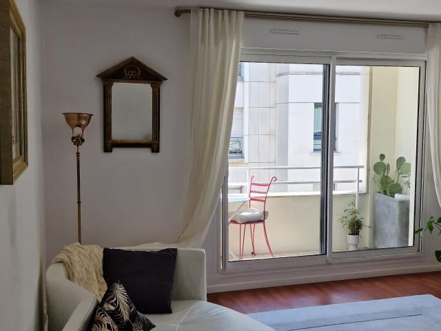 Bright and cozy suite with nice city view