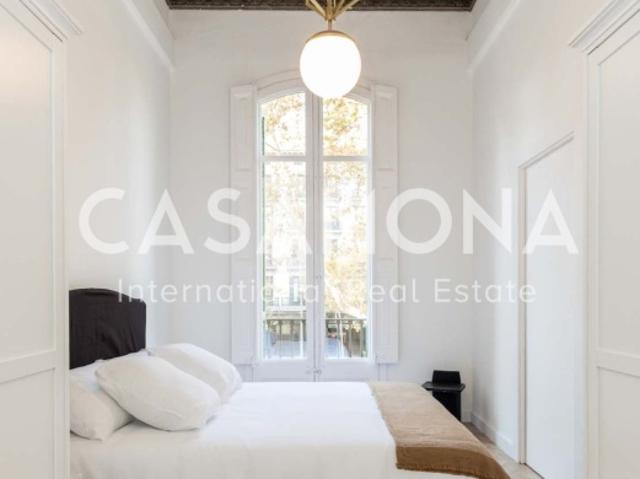 Bright and Exclusive 5 Bedrooms Apartment with Private Terrace in Eixample