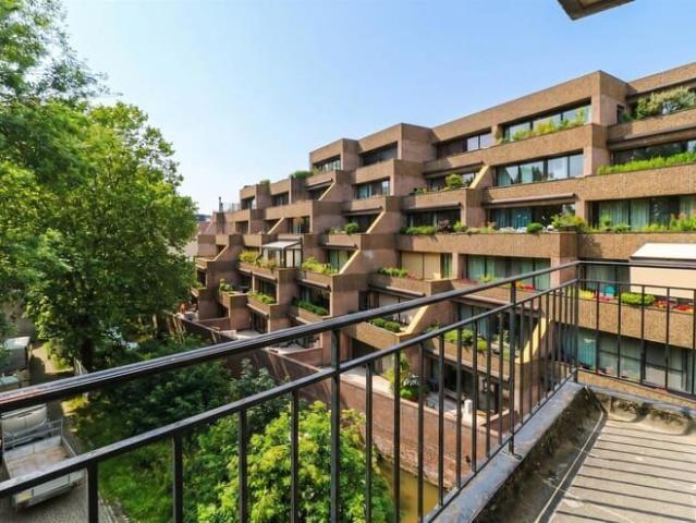 Bright and furnished studio in prime location
