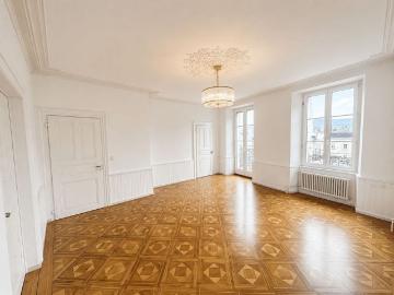 Bright and large 4.5 room apartment of 93 m2 – 2nd floor