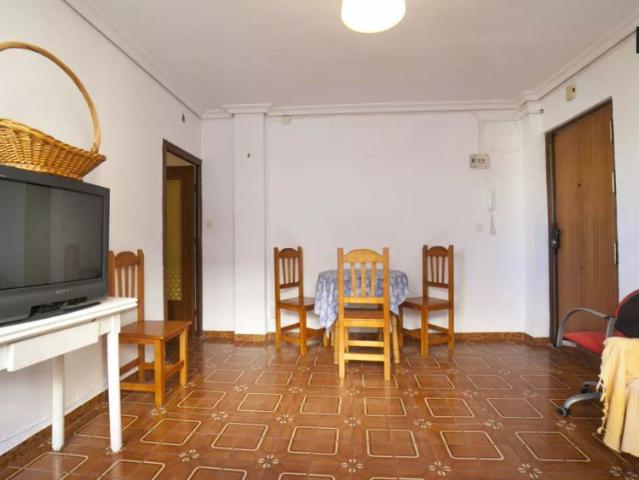 Bright and peaceful 2 bedroom apartment with AC for rent in Macarena