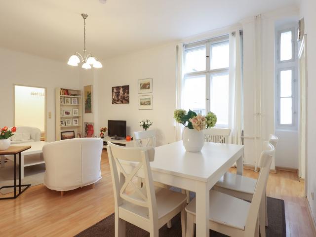 Bright and practical two room apartment in Berlin's Hansaviertel Moabit, Berlin Amsterdam Apartments for Rent