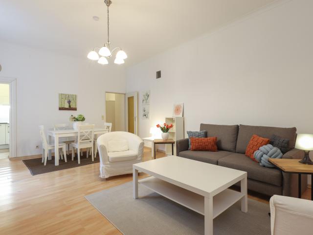 Bright and practical two room apartment in Berlin's Hansaviertel Moabit