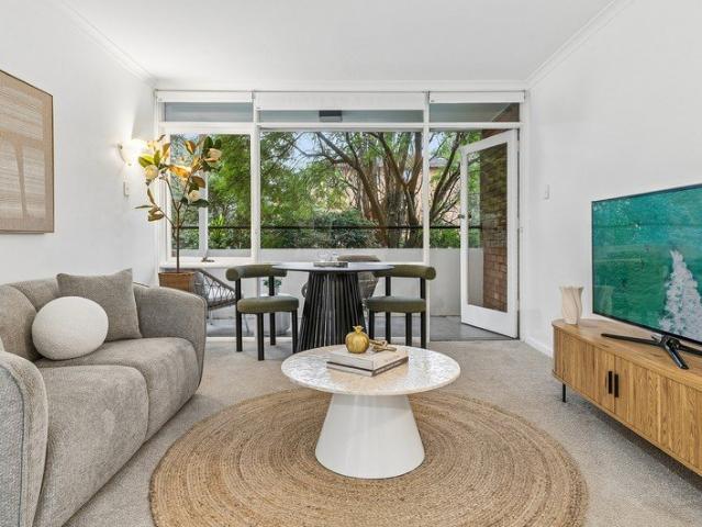 Bright and private apartment in a convenient leafy enclave