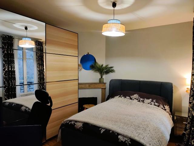 Bright and quiet apartment on courtyard Renovated with 1 separate bedroom metro 3 & 14 Paris 17, Paris Amsterdam Apartments for Rent