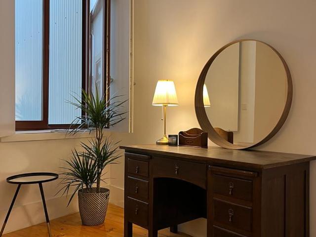 Bright remote work station, 5 min Bolhão