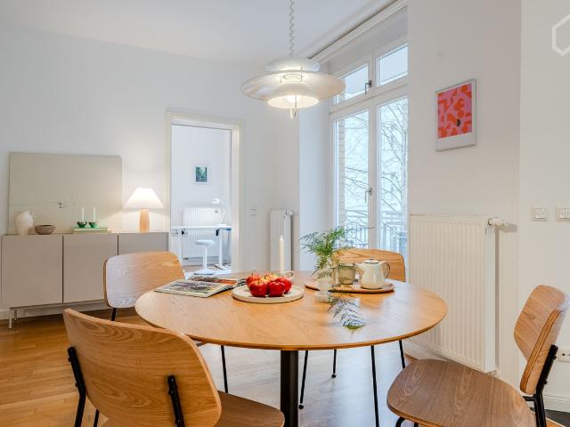 Bright and Quiet, south facing 2 bedroom Apartment with Balcony in Prenzlauer Berg/Mitte best location, Berlin Amsterdam Apartments for Rent