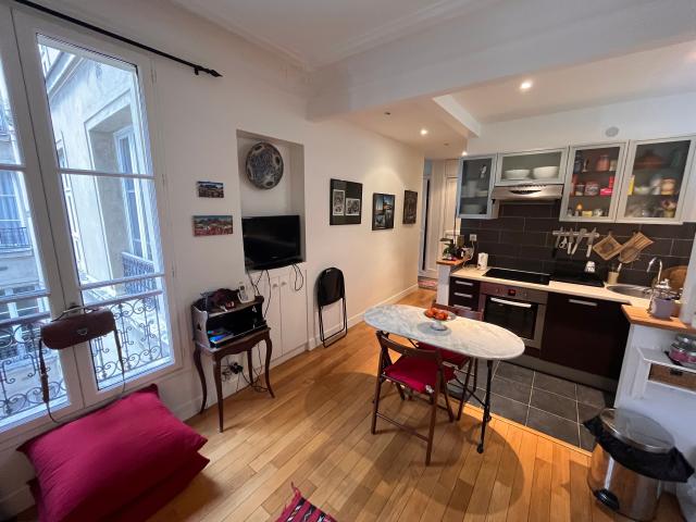 Bright and Quiet 2 Bedroom Apartment – 53 sqm in the Heart of Paris’ 9th Arrondissement, Saint Georges