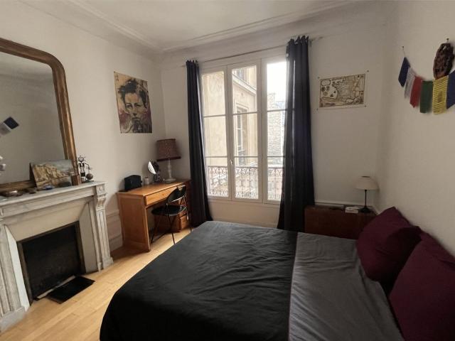 Bright and Quiet 2 Bedroom Apartment – 53 sqm in the Heart of Paris’ 9th Arrondissement, Saint Georges, Paris Amsterdam Apartments for Rent