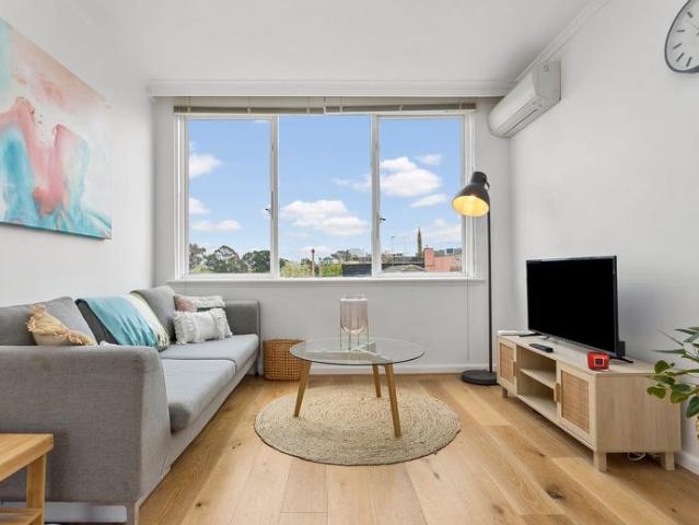 Bright and Renovated Apartment FULLY FURNISHED
