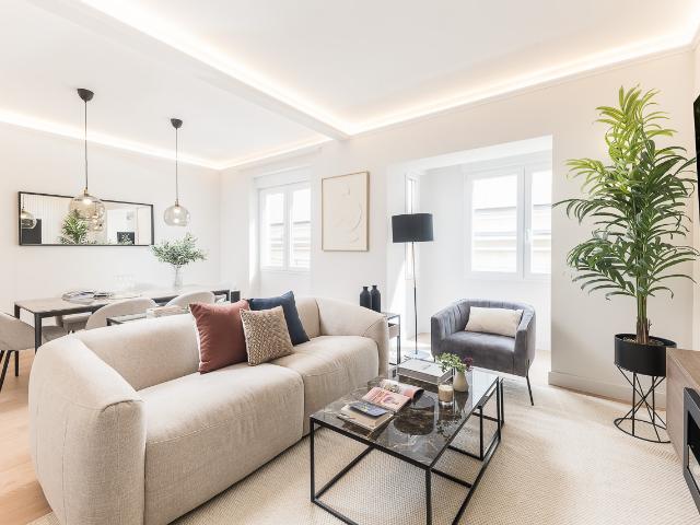 Bright and Renovated Flat in Chamberí