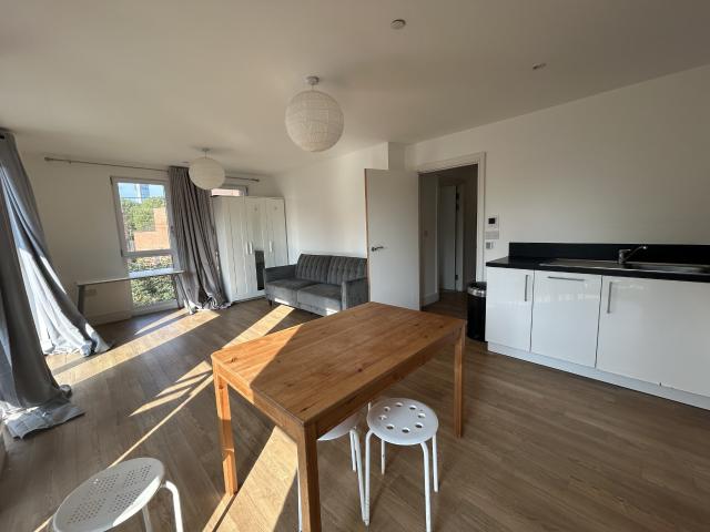 Three Bedroom Apartment for Rent in London, E3