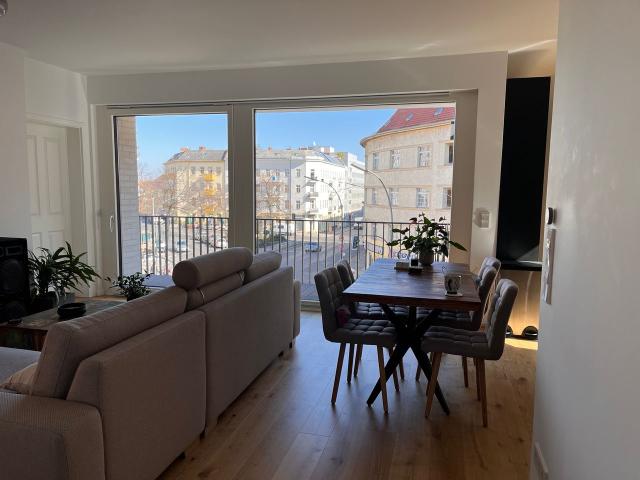 Bright and Stylish 2 Bedroom Apartment with Stunning City Views, Berlin Amsterdam Apartments for Rent