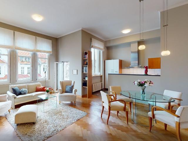 Bright and stylish 2 room apartment in Charlottenburg
