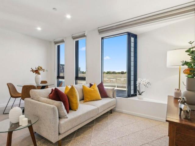 Bright and Stylish Apartment with Balcony Views