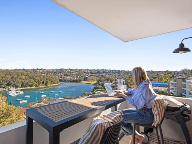Bright and stylish Fairlight apartment with sunshine, space and sweeping views