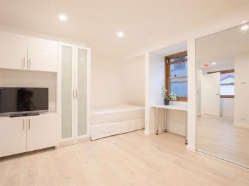 Bright and Stylish Studio Apartment Please access via Portman Lane