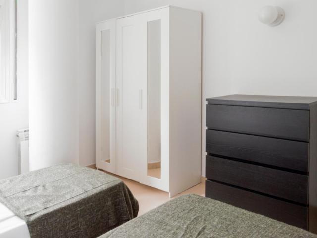 Bright and sublime twin bedroom in El Congrés i els Indians