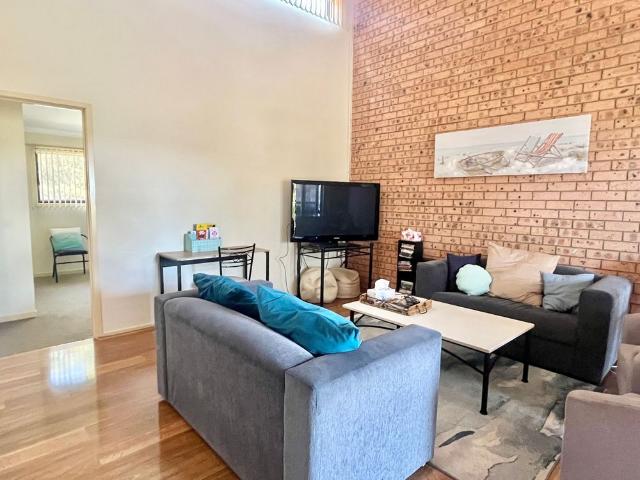 Bright and Sunny Apartment in Surf Beach