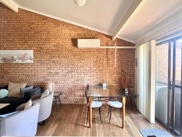Bright and Sunny Apartment in Surf Beach