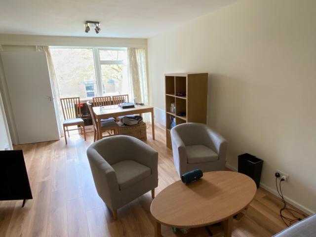 Bright and Sunny Two Bedroom Flat in Jericho