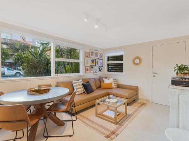 BRIGHT AND SUNNY UNFURNISHED UNIT JUST FOOTSTEPS TO BEAUTIFUL KIRRA BEACH