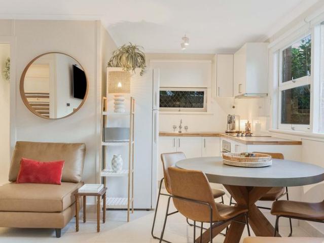 BRIGHT AND SUNNY UNFURNISHED UNIT JUST FOOTSTEPS TO BEAUTIFUL KIRRA BEACH