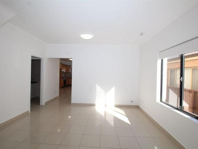 BRIGHT AND SUNNY TOP UPDATED DUPLEX