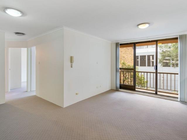 Bright and sunny 2 bedroom unit Great Value with SHORT STROLL TO CENTRAL STATION
