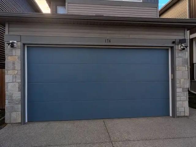 RENOVATED 3 BEDROOM HOME | DOUBLE GARAGE | Entire house | No basement tenant