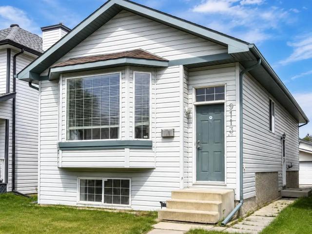 Bright and Spacious Main floor 3 Bedroom 1 bath in NW Edmonton