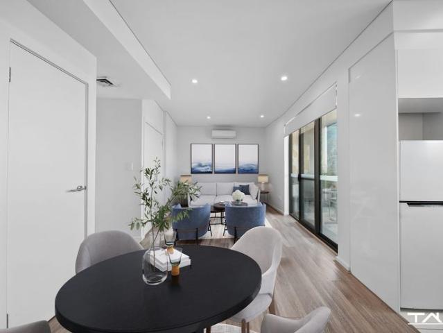 BRIGHT AND SPACIOUS APARTMENT