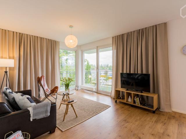 Bright and spacious apartment with amazing waterview on Berlin Friedrichshain`s one & only peninsula Berlin Amsterdam Apartments for Rent
