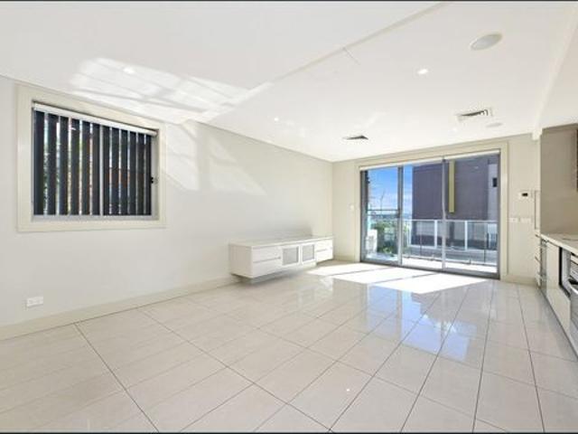 Bright and spacious apartment with garage