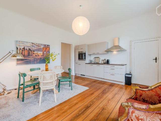 Bright and spacious apartment in Berlin Hermsdorfs` Old Manourhouse, Berlin Amsterdam Apartments for Rent